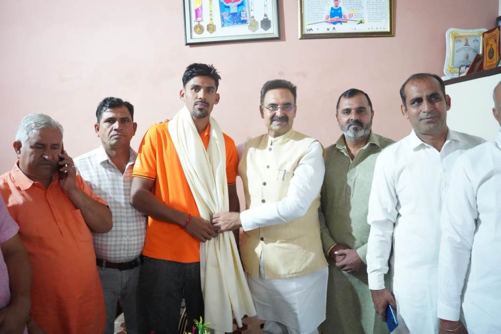 Kalyan honored gold medalist Balraj by presenting him a shawl and wished him a bright future